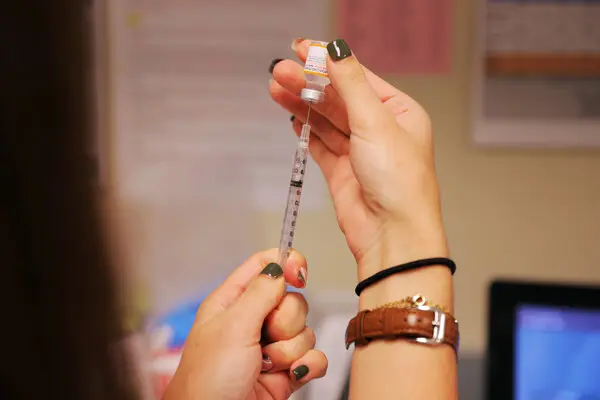30COVID-VACCINES-zhgw-articleLarge
