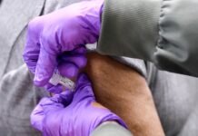 Gran centro de detención migratoria en Texas cierra a visitantes por un brote de sarampión