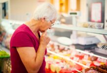 Aumento de precios de alimentos golpea a consumidores en Toronto