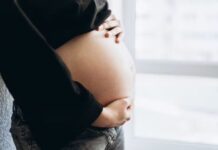 Tasa de fertilidad en EE. UU. cae a mínimo histórico en 2025
