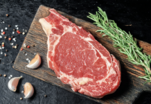 Por qué la carne de res y el pollo cuestan más que nunca en los supermercados canadienses