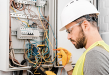 Los electricistas encabezan la lista de los oficios más buscados en Canadá