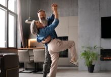 Bailar regularmente puede mejorar la salud física y mental durante el envejecimiento