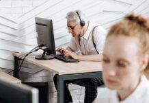 El 77 % de los trabajadores mayores teme discriminación laboral y crece tendencia de “modificar” currículums en el país