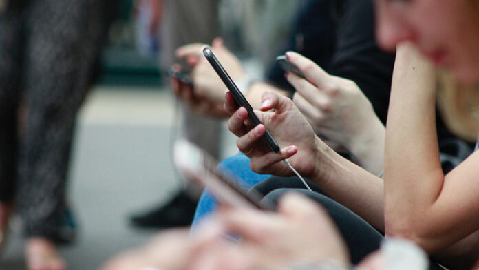 celulares-redes-sociales