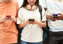 Crece el debate sobre posibilidad de prohibir las redes sociales para menores de 16 años