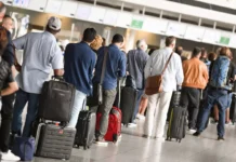 Aeropuertos y aerolíneas advierten que nuevos controles fronterizos de la Unión Europea complican los viajes de verano