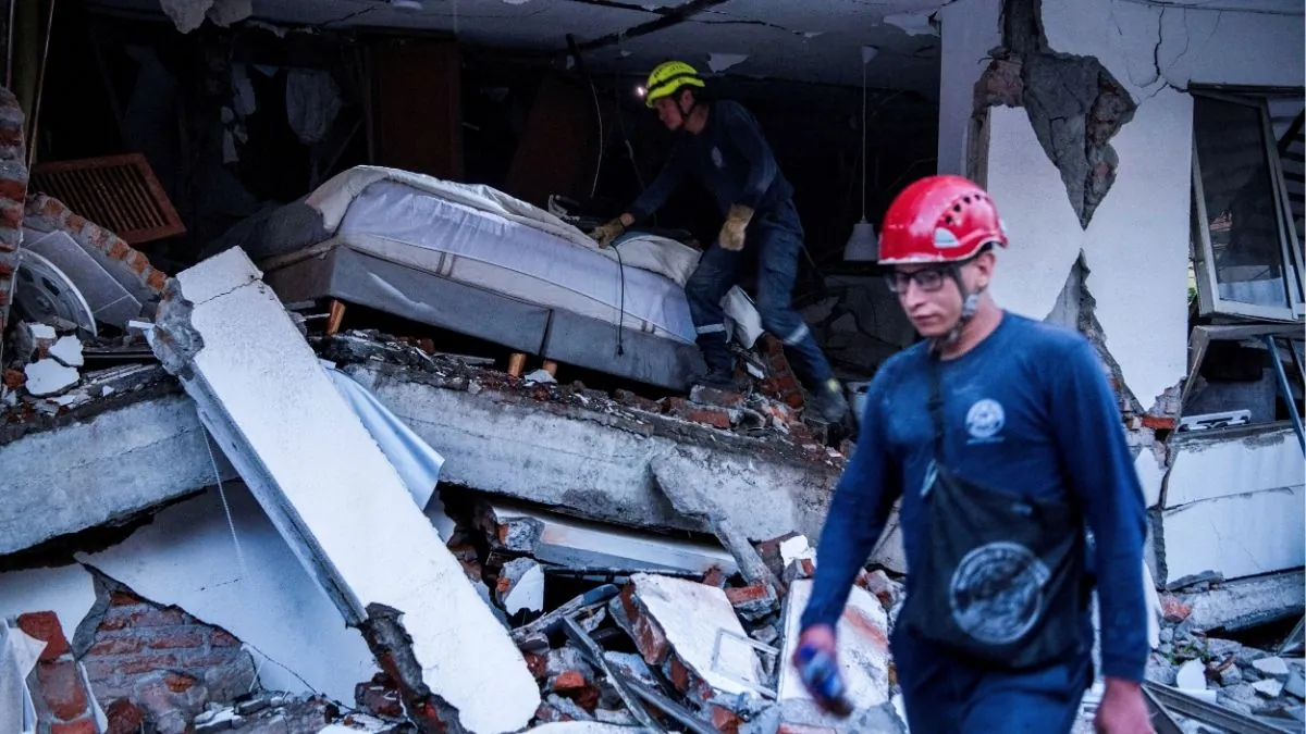 Colombia eleva a 132 los muertos por el terremoto y decreta toques de queda en las ciudades más golpeadas