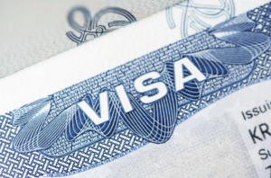 Guía: el permiso de 7 dólares que le puede ahorrar la visa canadiense a su familia