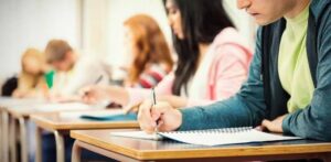 Miles de estudiantes regresan a clases en Canadá con nuevas rutinas y algunos imprevistos
