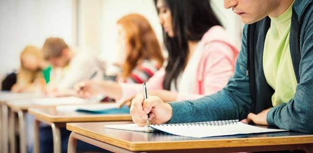 Miles de estudiantes regresan a clases en Canadá con nuevas rutinas y algunos imprevistos