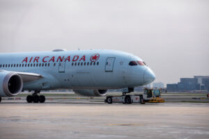 Air Canada cobrará 30 dólares adicionales por pasajero en reservas telefónicas